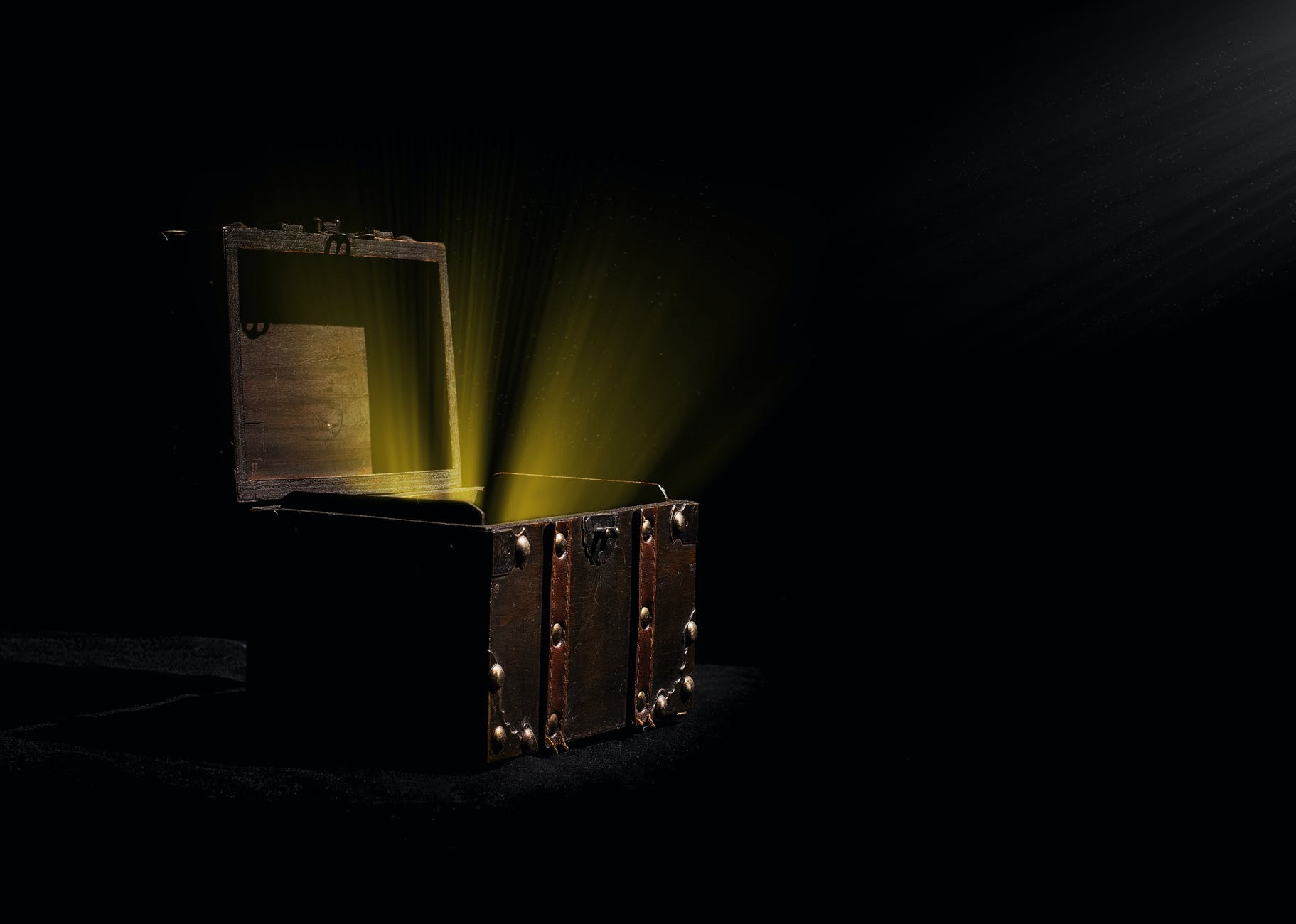 analogue art box chest